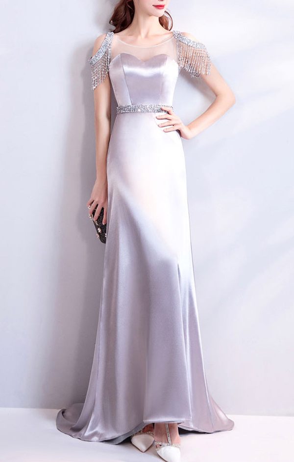 Abendkleid in Silbergrau mit Trägern