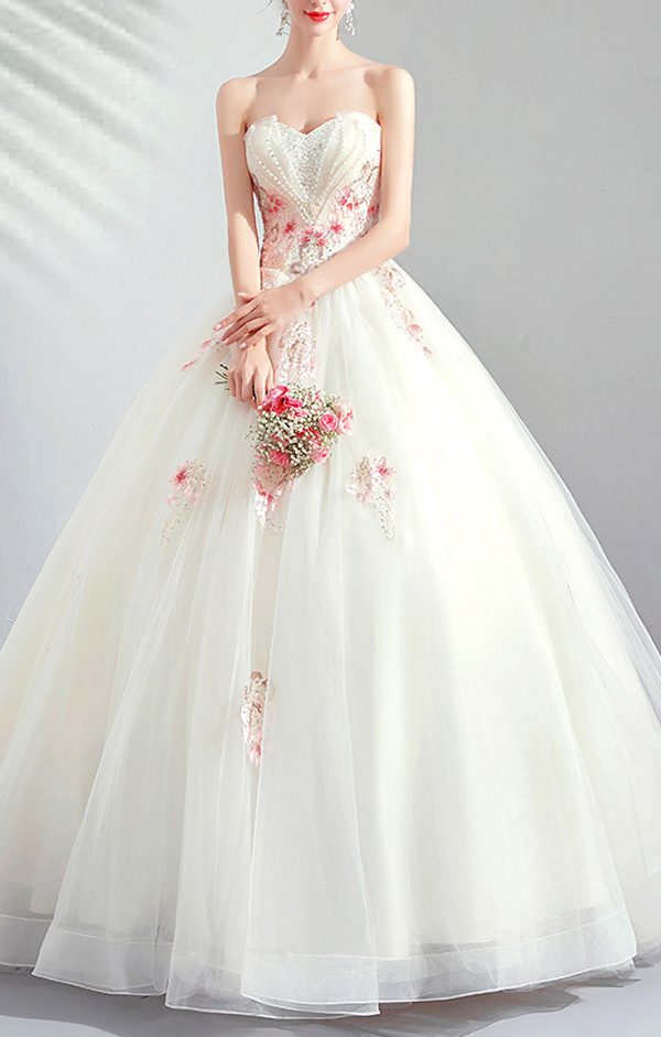Prinzessinnenbrautkleid aus Tüll mit floralen Applikationen und Korsage