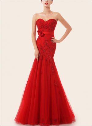 Rotes Spitzenkleid im Meerjungfrauen-Stil mit trägerlosem Herz-Ausschnitt