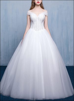 Prinzessinnen Brautkleid mit Korsage, schulterfreiem Ausschnitt und voluminösem Tüllrock in Weiß