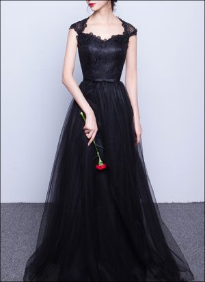 Schwarzes Abendkleid mit Trägern AB170