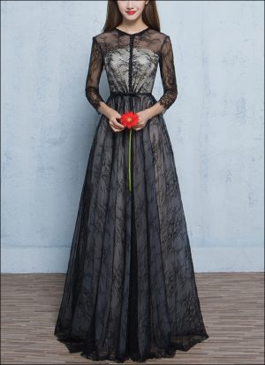 Schwarzes Brautkleid aus Spitze mit transparentem Oberteil und langem Rock