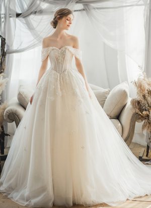 Prinzessin Brautkleid mit Carmen Trägern aus Tüll und Spitze