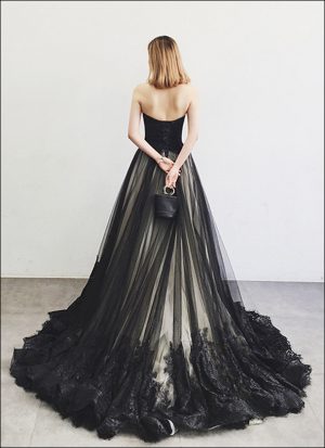 Schwarze Gothic Brautkleider mit Korsage und Spitze – Dark Couture von LAFANTA