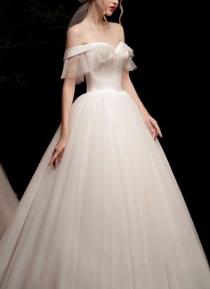 Brautkleid mit Carmen Trägern