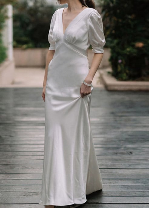 Schlichtes Brautkleid aus Satin mit klarer Silhouette und fließendem Rock – LAFANTA