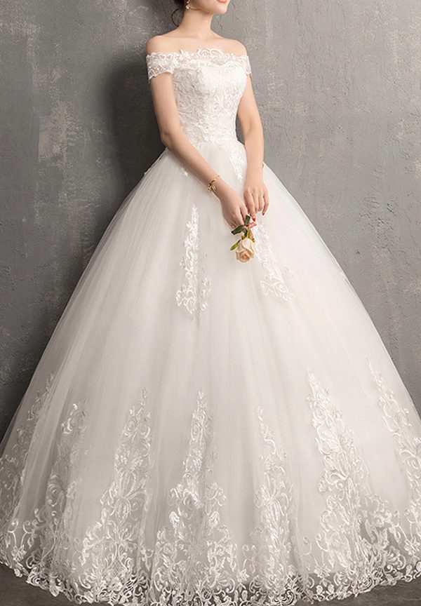 Prinzessinnen Brautkleid mit Spitze und voluminösem Rock