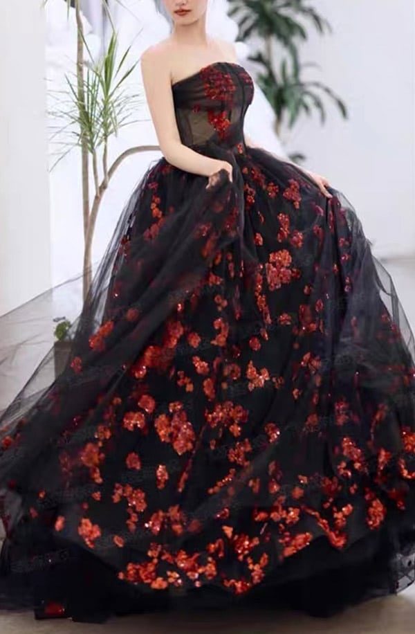 Brautkleid in Schwarz Rot – LAFANTA Dark Couture Berlin