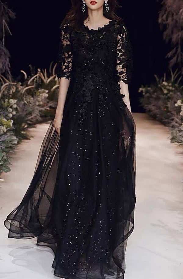 Schwarzes Brautkleid mit Spitze von LAFANTA Berlin – edles A-Linien-Kleid aus Tüll und Spitze, Dark-Couture-Design für außergewöhnliche Bräute.