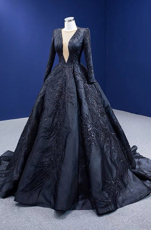 Schwarzes Brautkleid mit Glitzer – elegantes Dark-Couture-Design von LAFANTA Berlin mit funkelnden Details