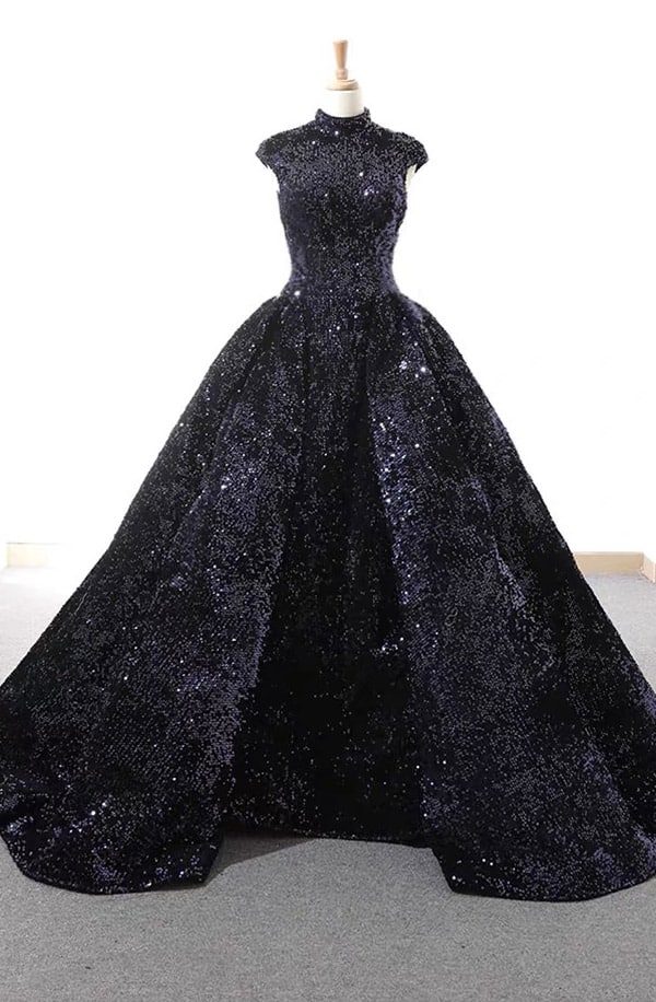 Schwarzes Brautkleid mit Kragen aus Tüll – elegantes Dark-Couture-Design von LAFANTA Berlin