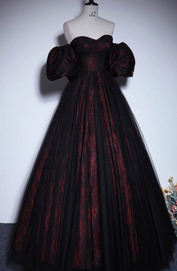 Schwarzes Hochzeitskleid mit roter Spitze – Dark Couture Brautkleid von LAFANTA Berlin