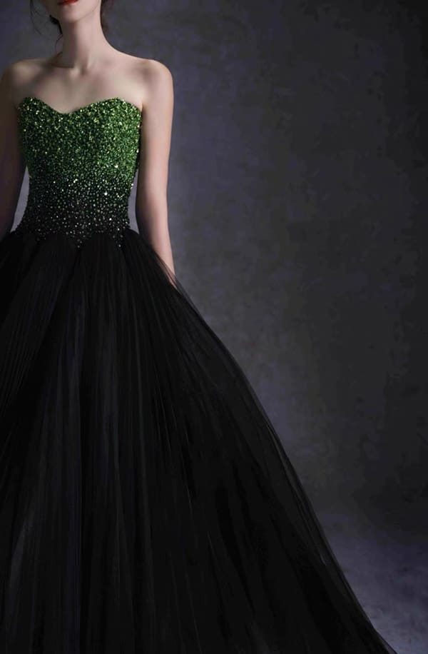 Schwarzes Hochzeitskleid mit grünem Glitzer – elegantes A-Linien Kleid mit Satin und Tüll von LAFANTA Berlin
