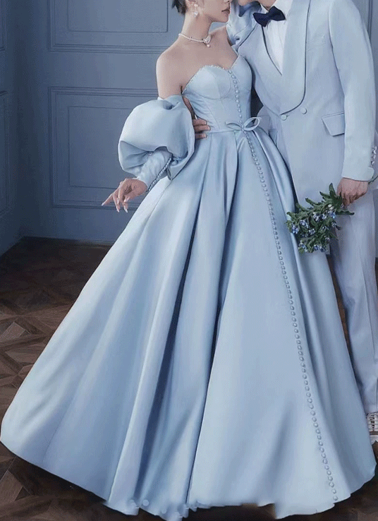 Satin Brautkleid in Hellblau mit Puffärmeln und Knopfleiste – LAFANTA Berlin