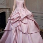 rosafarbenes Satin Brautkleid mit feiner Stickerei