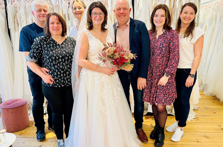 Brautshooting in Berlin – Braut mit Familie beim Fotoshooting